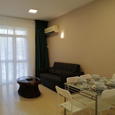 Bayu Emas Apartment By Wellington Resorts Batu Ferringhi Esterno foto